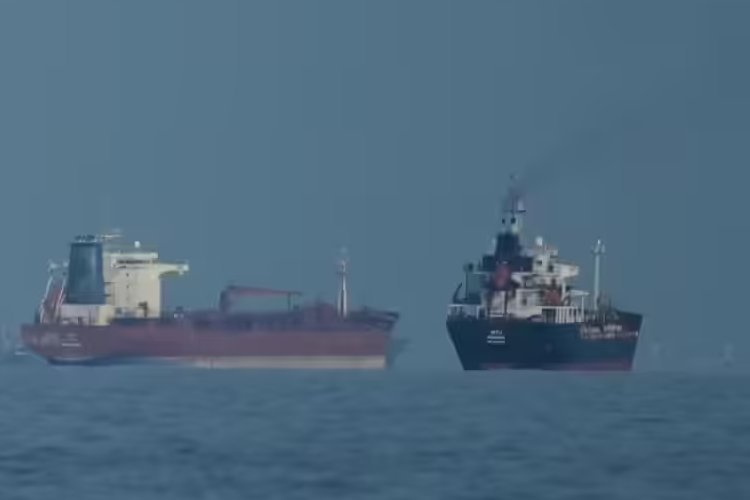 ईरान ने होर्मुज में पाकिस्तान का जहाज उड़ाया, बोला- जो बात नहीं मानेगा, उसका यही हश्र होगा