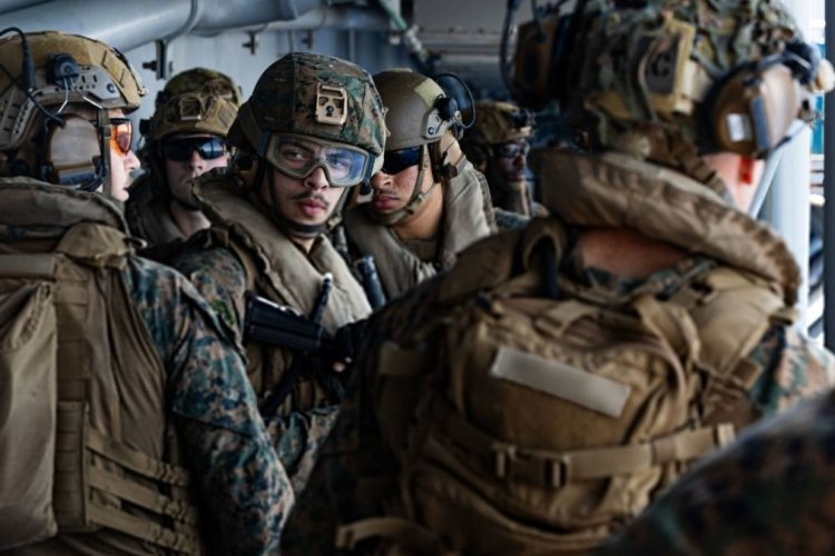 ट्रंप के भेजे 3500 स्पेशल जवान पहुंचे मिडिल ईस्ट, न खार्ग पर कब्जा, न होर्मुज पर कंट्रोल, नया प्लान लीक!