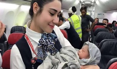 हवाई जहाज में जन्मे बच्चे की नागरिकता पर छिड़ी बहस