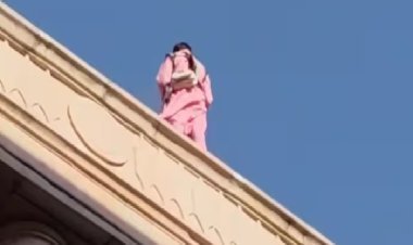 इलाहाबाद हाईकोर्ट में महिला ने छत से कूदने की दी धमकी दी, सामूहिक बलात्कार और जबरन धर्मांतरण का लगाया आरोप