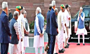 अचानक से प्रधानमंत्री ने की राहुल गांधी से मुलाकात, हाथ जोड़कर किया अभिवादन, सोशल मीडिया पर वायरल हुआ मुलाकात का वीडियो, जानिए डिटेल