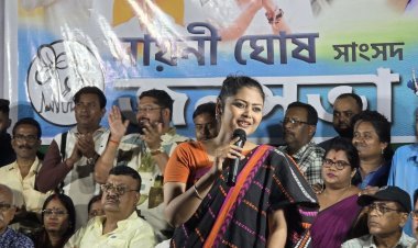 गीत से वोट की सियासत! “काबा-मदीना” गाकर घिरीं सांसद सायनी घोष, बंगाल चुनाव में खड़ा हुआ नया विवाद