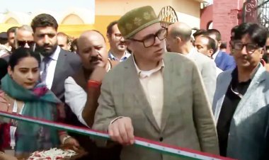 CM उमर अब्दुल्ला ने तिरंगे के रंगों वाला रिबन देखकर फीता काटने से किया इनकार, वीडियो वायरल...