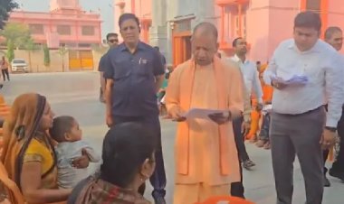 CM Yogi Adityanath ने लिया ऐसा एक्शन, जनता दरबार में रोती पहुंची महिला, हंसती हुई निकली