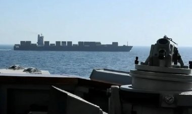 अमेरिकी मरीन्स ने ईरानी जहाज पर रैपलिंग कर किया कब्जा, बातचीत से पहले दोबारा जंग शुरू?