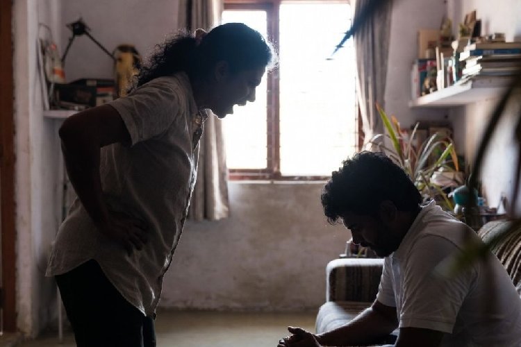 पति ने पत्नी पर यौन प्रताड़ना और दोस्त के साथ अंतरंग संबंध बनाने के लिए मजबूर करने का लगाया आरोप 