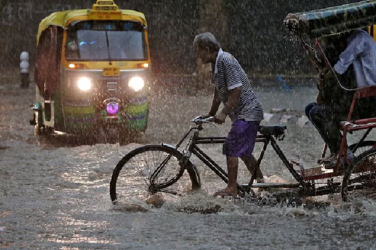 सावधान दिल्ली: अगले एक घंटे में बारिश, ओले और गरज-चमक के साथ तूफान आने वाला है!