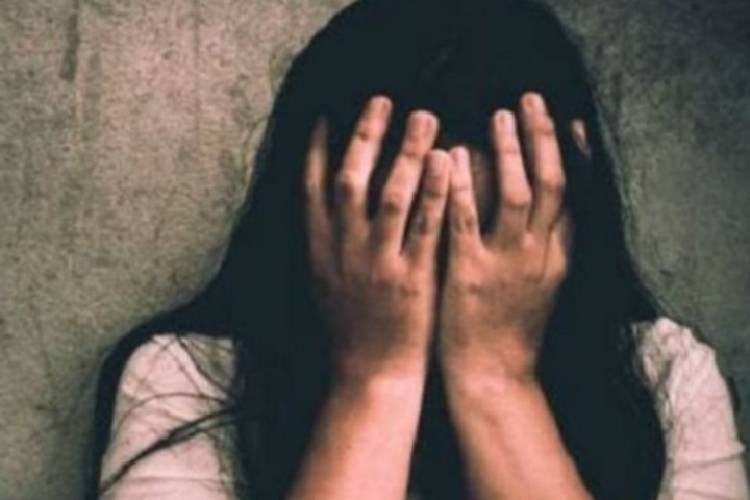 आगरा में सरकारी शिक्षिका के बर्बरता, सहेली ने बिछाया जाल, शिक्षक नेता ने लूट ली अस्मत!