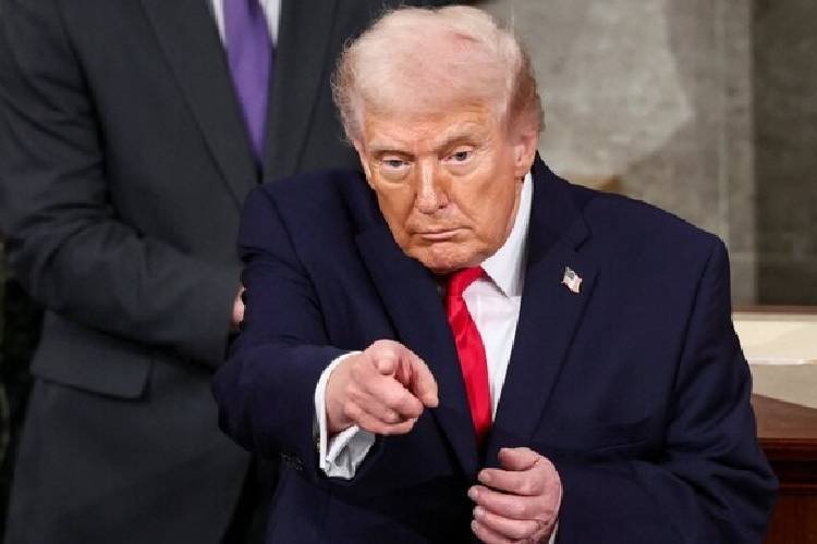 झुंझलाहट में गाली-गलौज करने लगे ट्रंप, होर्मुज खोलने की दी चेतावनी