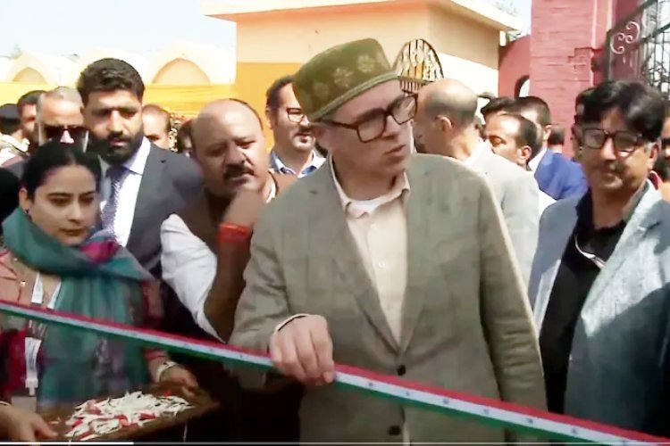 CM उमर अब्दुल्ला ने तिरंगे के रंगों वाला रिबन देखकर फीता काटने से किया इनकार, वीडियो वायरल...