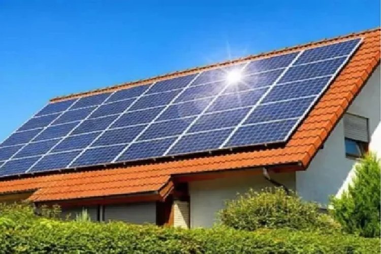 सोलर इंस्टॉलेशन में लखनऊ ने सूरत को पीछे छोड़ा, 15 अप्रैल तक अकेले लखनऊ में 3,133 रूफटॉप सोलर संयंत्र स्थापित