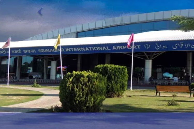 श्रीनगर एयरपोर्ट पर दो अमेरिकियों को क्यों लिया गया हिरासत में.... सुरक्षा अधिकारी सतर्क!