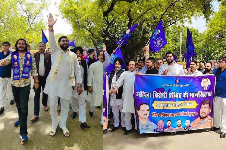 महिला आरक्षण बिल के समर्थन में आरपीआई ने जंतर मंतर पर किया प्रदर्शन, ‘इंडी अलायंस हाय हाय’ के लगाए नारे”