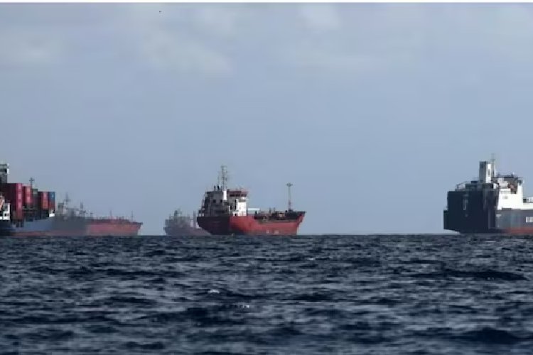 भारतीय टैंकर ने हार्मुज पार किया, उसी दिन ईरान ने दो भारतीय जहाजों पर की गोलीबारी