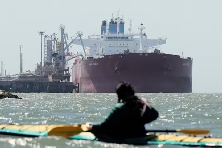 ''हम कहें तभी होर्मुज से गुजरें...'' फायरिंग घटना के बाद भारतीय नौसेना की सलाह