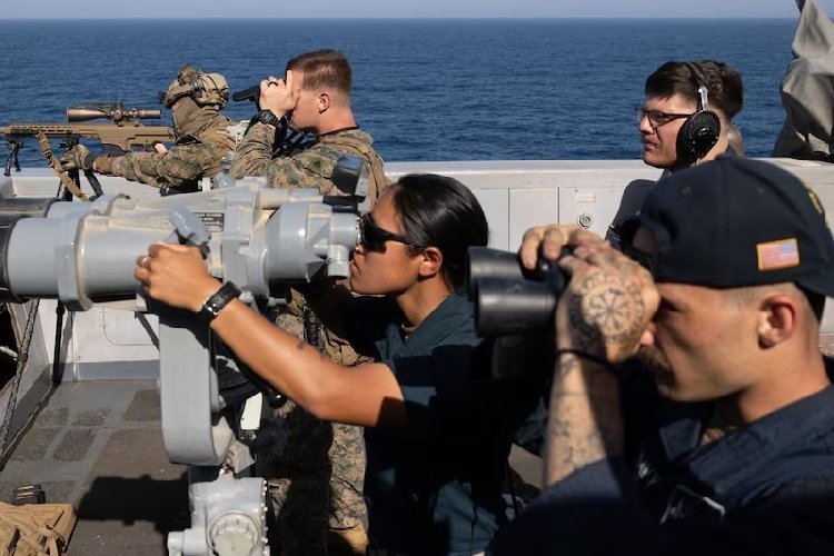 Hormuz Strait में अमेरिकी कमांडो ने ईरानी जहाज को कैसे लिया कब्जे में, अब आगे क्या होगा?