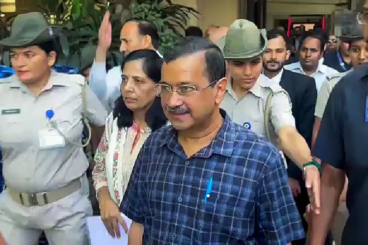 दिल्ली हाई कोर्ट के जज ने केजरीवाल के खिलाफ अवमानना ​​याचिका की सुनवाई से खुद को अलग किया