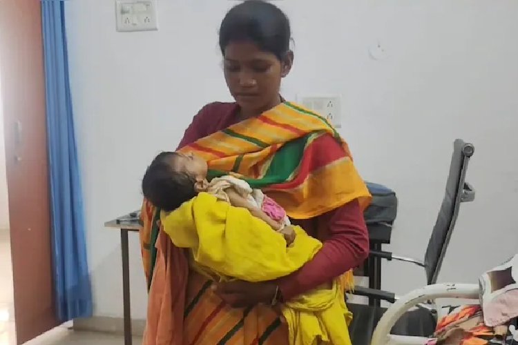 दिल दहला देने वाली घटना: 4 महीने की नन्ही प्रियांशी कुपोषण से दम तोड़ गई, जुड़वां भाई मौत से जूझ रहा