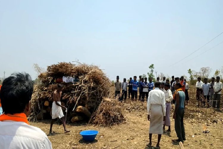 एक ही चिता पर जली 3 मासूम जिंदगियां, तीनों सगे भाई-बहन, पूरा गांव रो पड़ा!