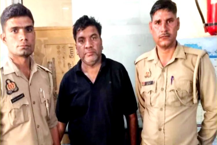 कराची से बुलंदशहर तक....40 साल से यूपी में छिपा था पाकिस्तानी, योगी की पुलिस ने किया गिरफ्तार