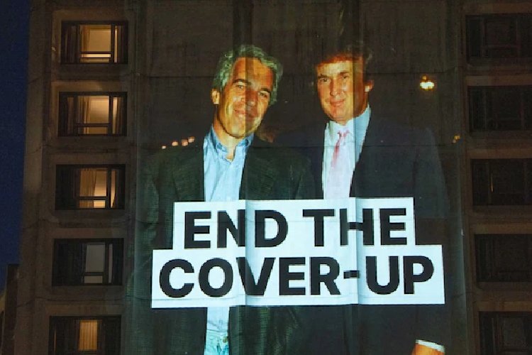 अमेरिकी होटल पर प्रोजेक्ट किया गया ट्रंप और जेफरी एपस्टीन का वीडियो, फोटो