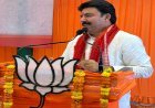 यूपी के बीजेपी विधायक ने खुद कटवाया चालान, बिना हेलमेट बुलेट चलाने पर पुलिस ने लगाया 1000 रुपए का जुर्माना