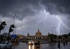 यूपी में मौसम का महाप्रलय! 100 किलोमीटर की रफ्तार से आएगा तूफान, IMD ने जारी किया रेड अलर्ट