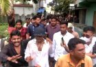 अभिषेक बनर्जी पर हमला, भीड़ ने की पिटाई, फटे कपड़े, हेलमेट पहनाकर निकाला बाहर, हिंसा पीड़ितों से मुलाकात करने पहुंचे थे अभिषेक