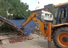 बंगाल में अतिक्रमण विरोधी अभियान तेज, TMC कार्यालय और दुकानों पर चला बुलडोजर