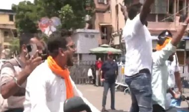 कोलकाता में जश्न का माहौल, ममता बनर्जी के घर के बाहर BJP कार्यकर्ताओं ने लगाए नारे