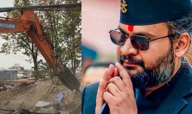 नेपाल में बालेन शाह सरकार का बुलडोजर एक्शन, नदी किनारे बने हजारों अवैध ढांचों को तोड़ा