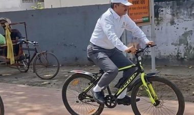मध्य प्रदेश हाईकोर्ट के जज ने साइकिल से की अदालत की यात्रा, सादगी की मिसाल बनी तस्वीर