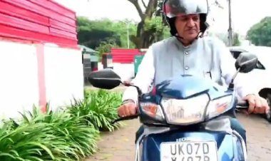 देहरादून: मंत्री की स्कूटी सवारी पर उठे सवाल, VIP काफिला पीछे-पीछे