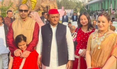बंद कमरे में अपर्णा-अखिलेश की हुई बातचीत, परिवार भी रह गया बाहर? प्रतीक की मौत के बाद यादव कुनबे में अंदरखाने क्या चला!