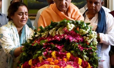 Prateek Yadav Death Reason : फुट-फुटकर रोई अपर्णा, बेसुध सी नजर आई बेटियां, एक दिखा नेताजी का परिवार, प्रतीक यादव का हुआ दाह संस्कार