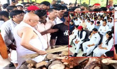 न अखिलेश और न ही शिवपाल... इस शख्स ने दी प्रतीक यादव को मुख्यग्नि, प्रतीक यादव के थे बेहद करीबी