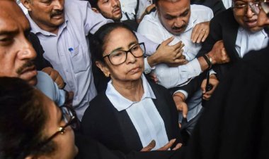 हाईकोर्ट में वकील बनीं ममता बनर्जी, बोलीं- ''भाजपा के जीतते ही TMC कार्यकर्ताओं के खिलाफ हिंसा, रक्षा करें''