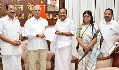 केरल में कांग्रेस से हरी झंडी मिलने के बाद सतीशन ने राज्यपाल को सौंपा सरकार बनाने का दावा