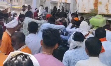 महाराष्ट्र में ईंधन की कमी से पेट्रोल पंपों पर हिंसा, कैनों से ही एक-दूसरे पर हमला