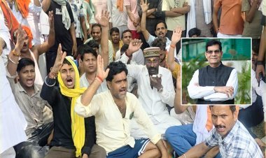 Chandauli News :  कैसे भाजपा नेता हो, लाइट नहीं दिला पा रहे हो...पत्नी की बात सुनकर गुस्से से लाल गए नेताजी ने पॉवर हाउस में जड़ा ताला