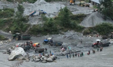 नेपाल की गंडक नदी में एकतरफा खनन से भारत में बढ़ी चिंता, बिना अनुमति दिया जा रहा खनन का ठेका