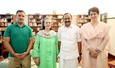 सोनिया, राहुल और प्रियंका के माथे पर लगा लाल तिलक! फोटो वायरल