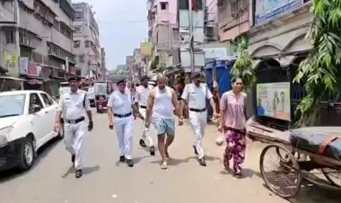 जिस TMC नेता को पुलिस करती थी सैल्यूट, दाढ़ी-मूंछ मुंडवाकर कच्छा-बनियान में पुलिस किया गिरफ्तार, रंगदारी और हत्या का आरोप