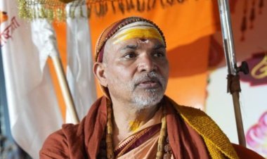 फतेहपुर विवाद: अविमुक्तेश्वरानंद ने मंदिर के गर्भगृह में जाने से किया इनकार, उठे कई सवाल