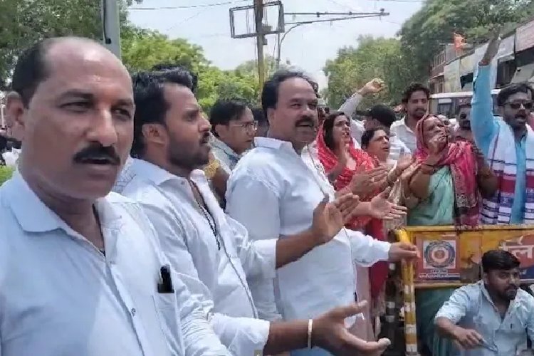 इंदौर में बीजेपी नेता पर महिला पुलिसकर्मी का थप्पड़, बवाल के बाद दो जवान सस्पेंड