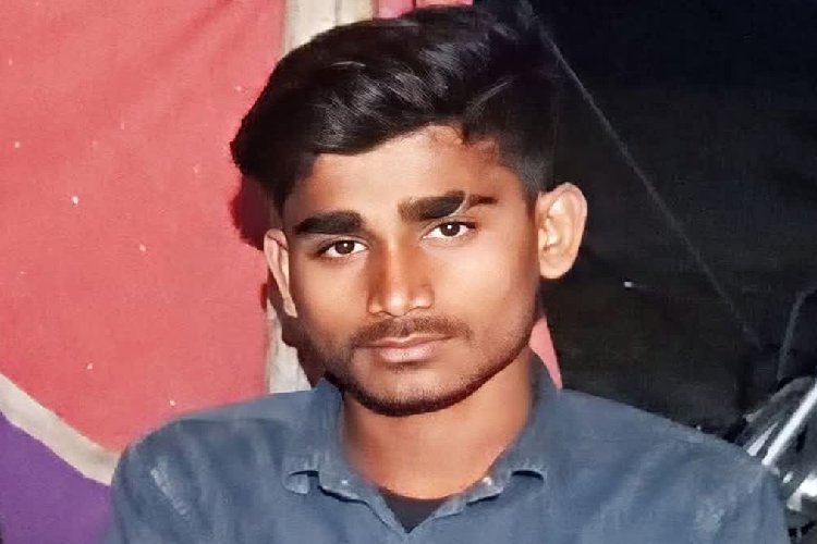 मोतिहारी: इन्फ्लूएंसर को कॉलेज कैंपस में दौड़ा-दौड़ाकर 10-15 चाकू मारे, भीड़ ने बनाए वीडियो!
