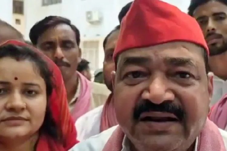 महोबा में सपा सांसद की विवादित टिप्पणी, योगी सरकार भड़की