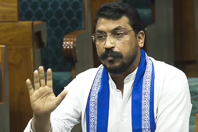 2017 हिंसा केस में सांसद चंद्रशेखर रावण सहित 8 लोगों के खिलाफ गैर जमानती वारंट जारी