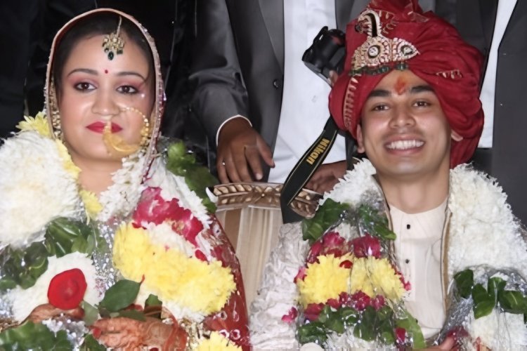 Prateek Aparna Wedding Photo : प्रतीक यादव-अपर्णा की शादी की ये यादगार तस्वीरें? खुशियों से झूम उठा था पूरा यादव परिवार, दावत में छाए थे सैफई के मशहूर 