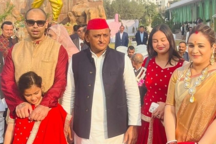 बंद कमरे में अपर्णा-अखिलेश की हुई बातचीत, परिवार भी रह गया बाहर? प्रतीक की मौत के बाद यादव कुनबे में अंदरखाने क्या चला!